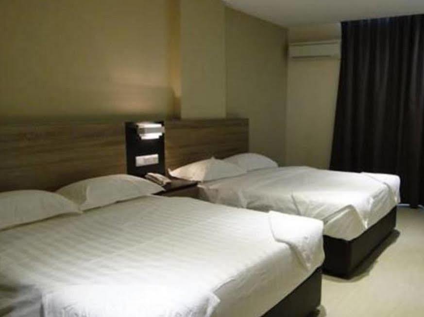 Galaxy Hotel Simpang Ampat  Εξωτερικό φωτογραφία